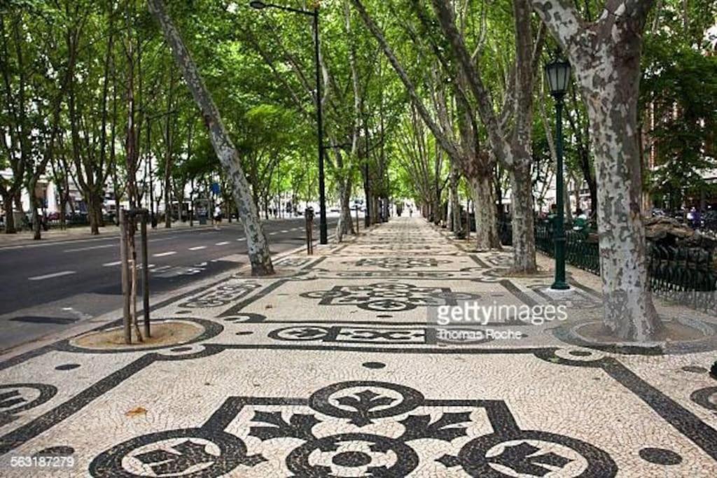 Charming Central Apartment To Rent Lisbon Luaran gambar