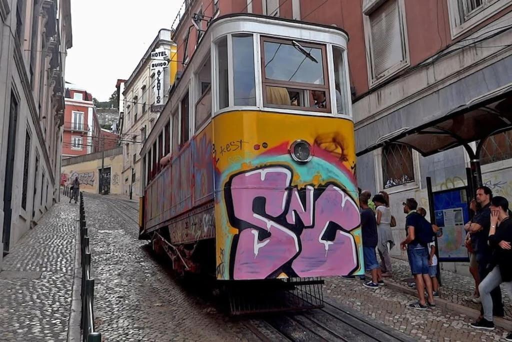 Charming Central Apartment To Rent Lisbon Luaran gambar
