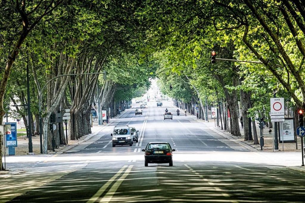 Charming Central Apartment To Rent Lisbon Luaran gambar